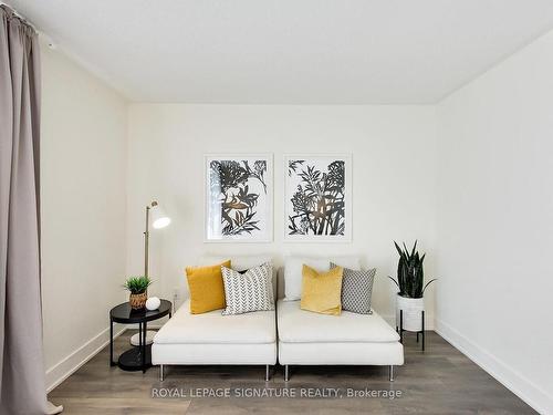 Th 111-19 Allenbury Gdns, Toronto, ON - Indoor Photo Showing Living Room