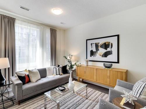 Th 111-19 Allenbury Gdns, Toronto, ON - Indoor Photo Showing Living Room