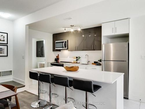 Th 111-19 Allenbury Gdns, Toronto, ON - Indoor Photo Showing Kitchen With Upgraded Kitchen