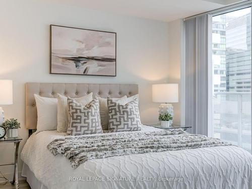 1503-88 Harbour St, Toronto, ON - Indoor Photo Showing Bedroom