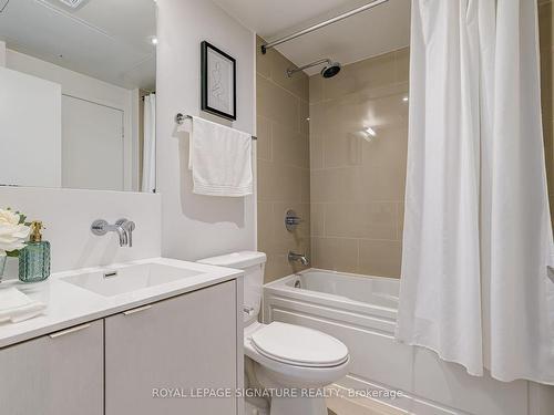 1503-88 Harbour St, Toronto, ON - Indoor Photo Showing Bathroom