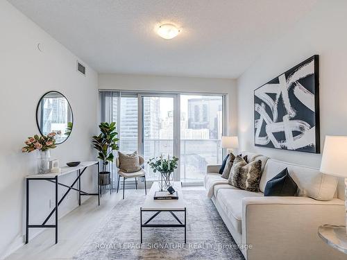 1503-88 Harbour St, Toronto, ON - Indoor Photo Showing Living Room