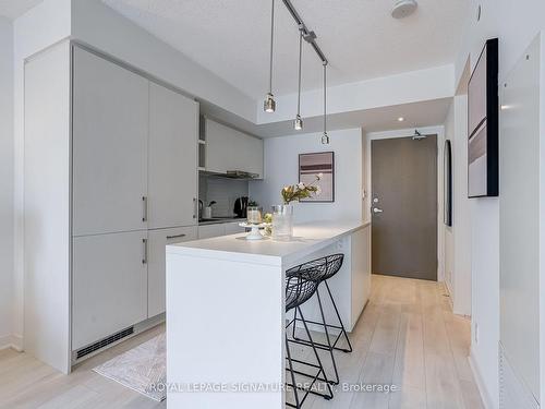 1503-88 Harbour St, Toronto, ON - Indoor Photo Showing Kitchen