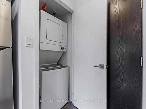 502-1401 O'Connor Dr, Toronto, ON - Indoor Photo Showing Laundry Room