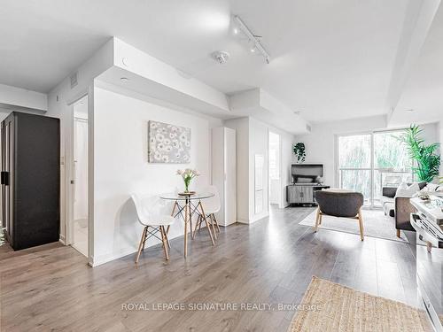 502-1401 O'Connor Dr, Toronto, ON - Indoor Photo Showing Living Room