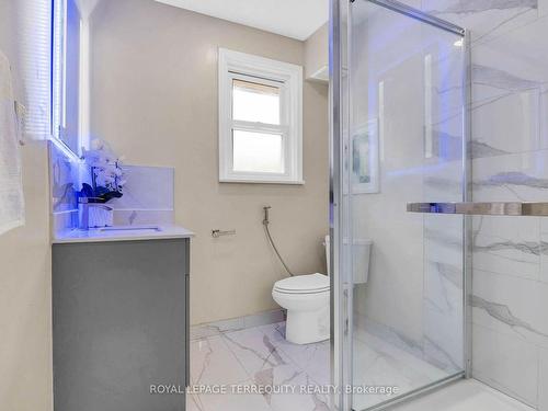 1189 Pharmacy Ave, Toronto, ON - Indoor Photo Showing Bathroom