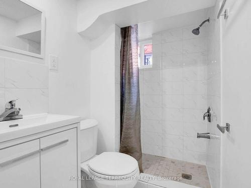 1189 Pharmacy Ave, Toronto, ON - Indoor Photo Showing Bathroom