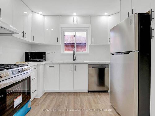 1189 Pharmacy Ave, Toronto, ON - Indoor Photo Showing Kitchen