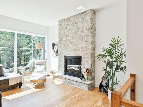 Salon - 1200 Ch. Du Millepertuis, Piedmont, QC - Indoor Photo Showing Living Room With Fireplace