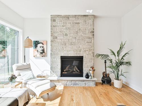 Salon - 1200 Ch. Du Millepertuis, Piedmont, QC - Indoor Photo Showing Living Room With Fireplace