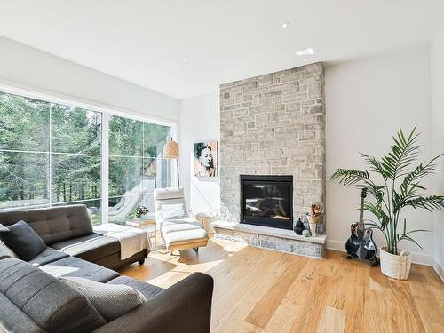 Salon - 1200 Ch. Du Millepertuis, Piedmont, QC - Indoor Photo Showing Living Room With Fireplace