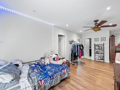 323 Annshiela Dr, Georgina, ON - Indoor Photo Showing Bedroom