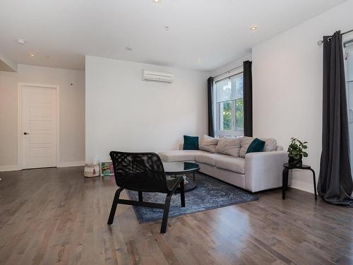 Salon - 101-1290 Rue Sherbrooke E., Montréal (Ville-Marie), QC - Indoor Photo Showing Living Room