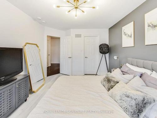 65-2435 Greenwich Dr, Oakville, ON - Indoor Photo Showing Bedroom