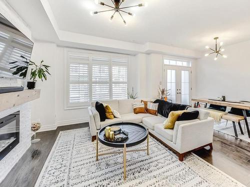 65-2435 Greenwich Dr, Oakville, ON - Indoor Photo Showing Living Room With Fireplace