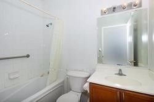 106-350 Princess Royal Dr, Mississauga, ON - Indoor Photo Showing Bathroom