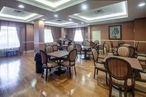 106-350 Princess Royal Dr, Mississauga, ON - Indoor Photo Showing Dining Room