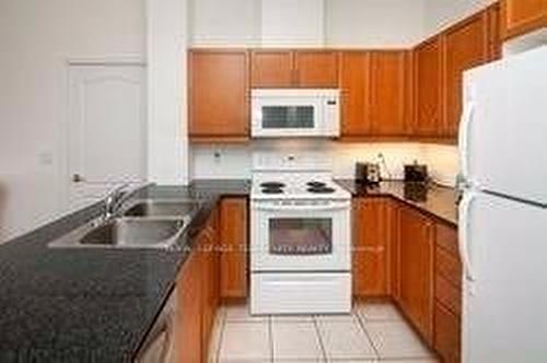 106-350 Princess Royal Dr, Mississauga, ON - Indoor Photo Showing Kitchen With Double Sink