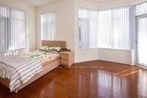 106-350 Princess Royal Dr, Mississauga, ON - Indoor Photo Showing Bedroom