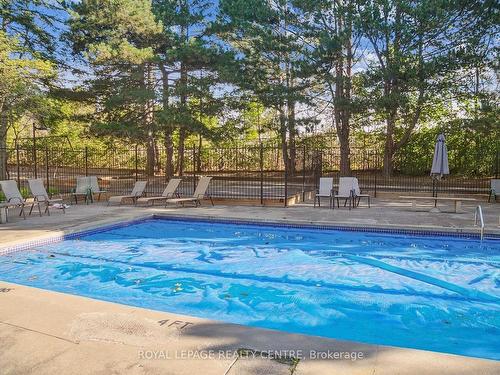 61-915 Inverhouse Dr, Mississauga, ON - Outdoor With In Ground Pool