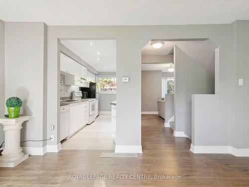 61-915 Inverhouse Dr, Mississauga, ON - Indoor Photo Showing Kitchen