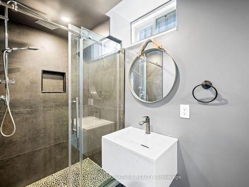 6786 Kazoo Crt, Mississauga, ON - Indoor Photo Showing Bathroom