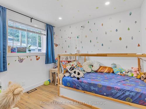 108 Mcintyre Cres, Halton Hills, ON - Indoor Photo Showing Bedroom