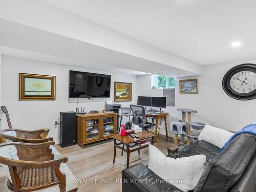 108 Mcintyre Cres, Halton Hills, ON - Indoor Photo Showing Living Room