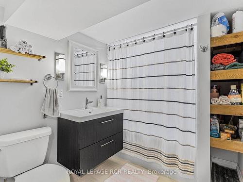 108 Mcintyre Cres, Halton Hills, ON - Indoor Photo Showing Bathroom