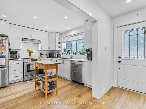 108 Mcintyre Cres, Halton Hills, ON - Indoor Photo Showing Kitchen