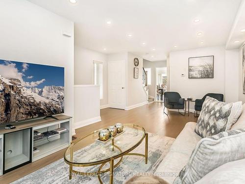 40-4950 Albina Way, Mississauga, ON - Indoor Photo Showing Living Room