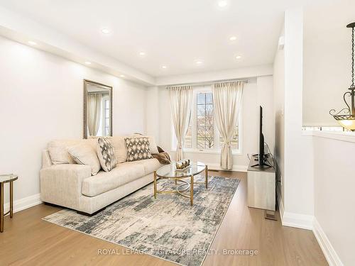 40-4950 Albina Way, Mississauga, ON - Indoor Photo Showing Living Room