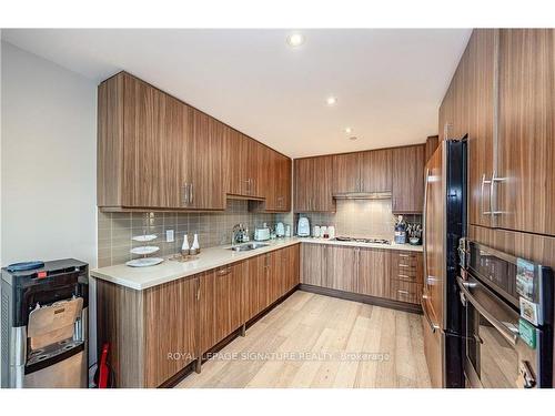 325-11 Bronte Rd, Oakville, ON - Indoor Photo Showing Kitchen With Double Sink