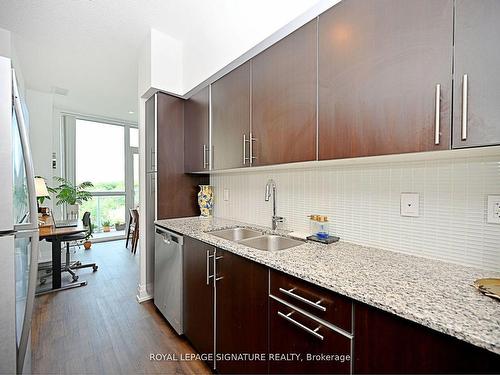 505-65 Speers Rd E, Oakville, ON - Indoor Photo Showing Kitchen With Double Sink With Upgraded Kitchen