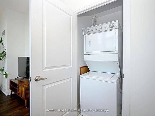 505-65 Speers Rd E, Oakville, ON - Indoor Photo Showing Laundry Room