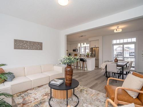 5-690 Broadway Ave, Orangeville, ON - Indoor Photo Showing Living Room