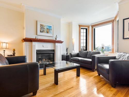 Living room - 3811 Rue Botrel, Montréal (Côte-Des-Neiges/Notre-Dame-De-Grâce), QC - Indoor Photo Showing Living Room With Fireplace