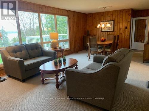 198 Pitts Cove Road, Kawartha Lakes, ON - Indoor Photo Showing Living Room