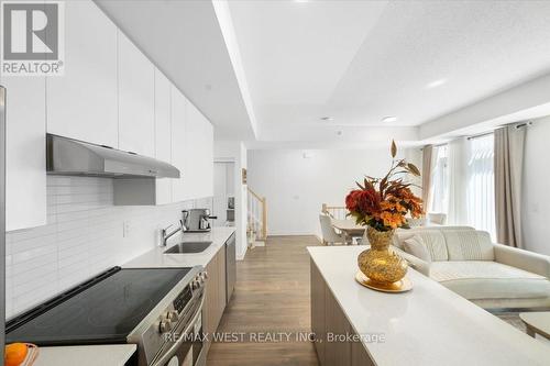 14 - 150 Canon Jackson Drive, Toronto (Brookhaven-Amesbury), ON - Indoor Photo Showing Kitchen With Upgraded Kitchen