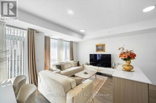 14 - 150 Canon Jackson Drive, Toronto (Brookhaven-Amesbury), ON - Indoor Photo Showing Living Room