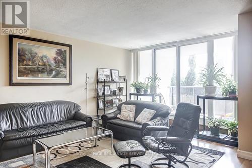 303 - 625 The West Mall, Toronto (Eringate-Centennial-West Deane), ON - Indoor Photo Showing Living Room