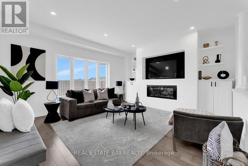 68 Whistler Street, Hamilton (Stoney Creek Mountain), ON - Indoor Photo Showing Living Room With Fireplace