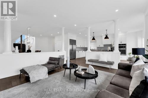 68 Whistler Street, Hamilton (Stoney Creek Mountain), ON - Indoor Photo Showing Living Room