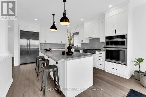 68 Whistler Street, Hamilton (Stoney Creek Mountain), ON - Indoor Photo Showing Kitchen With Upgraded Kitchen