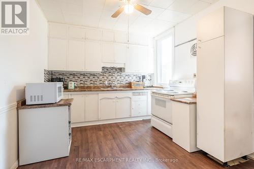 354 Cumberland Avenue, Hamilton (Blakeley), ON - Indoor Photo Showing Kitchen