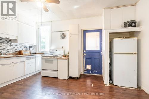 354 Cumberland Avenue, Hamilton (Blakeley), ON - Indoor Photo Showing Kitchen With Double Sink