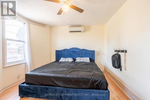 354 Cumberland Avenue, Hamilton (Blakeley), ON - Indoor Photo Showing Bedroom