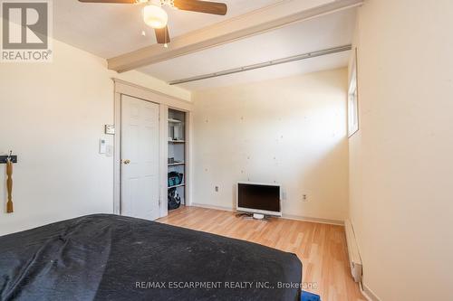 354 Cumberland Avenue, Hamilton (Blakeley), ON - Indoor Photo Showing Bedroom