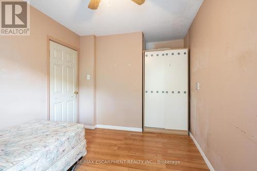 354 Cumberland Avenue, Hamilton, ON - Indoor Photo Showing Bedroom