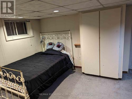 354 Cumberland Avenue, Hamilton (Blakeley), ON - Indoor Photo Showing Bedroom